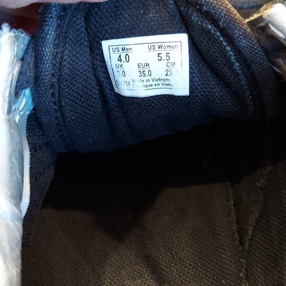 Vans Leather Low Top Old Skool Shoe - Picture 7 of 10